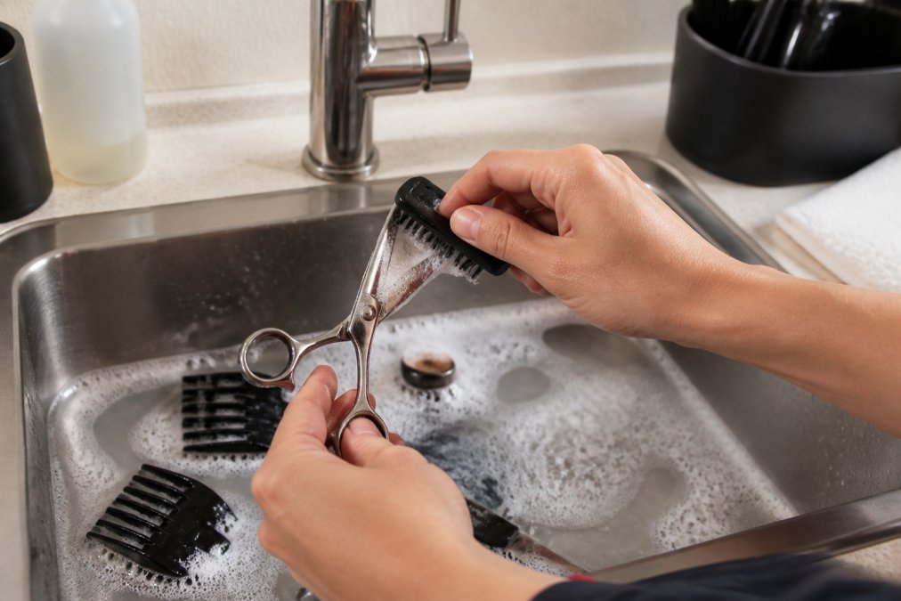 How to Clean Grooming Tools: Step-by-Step Guide